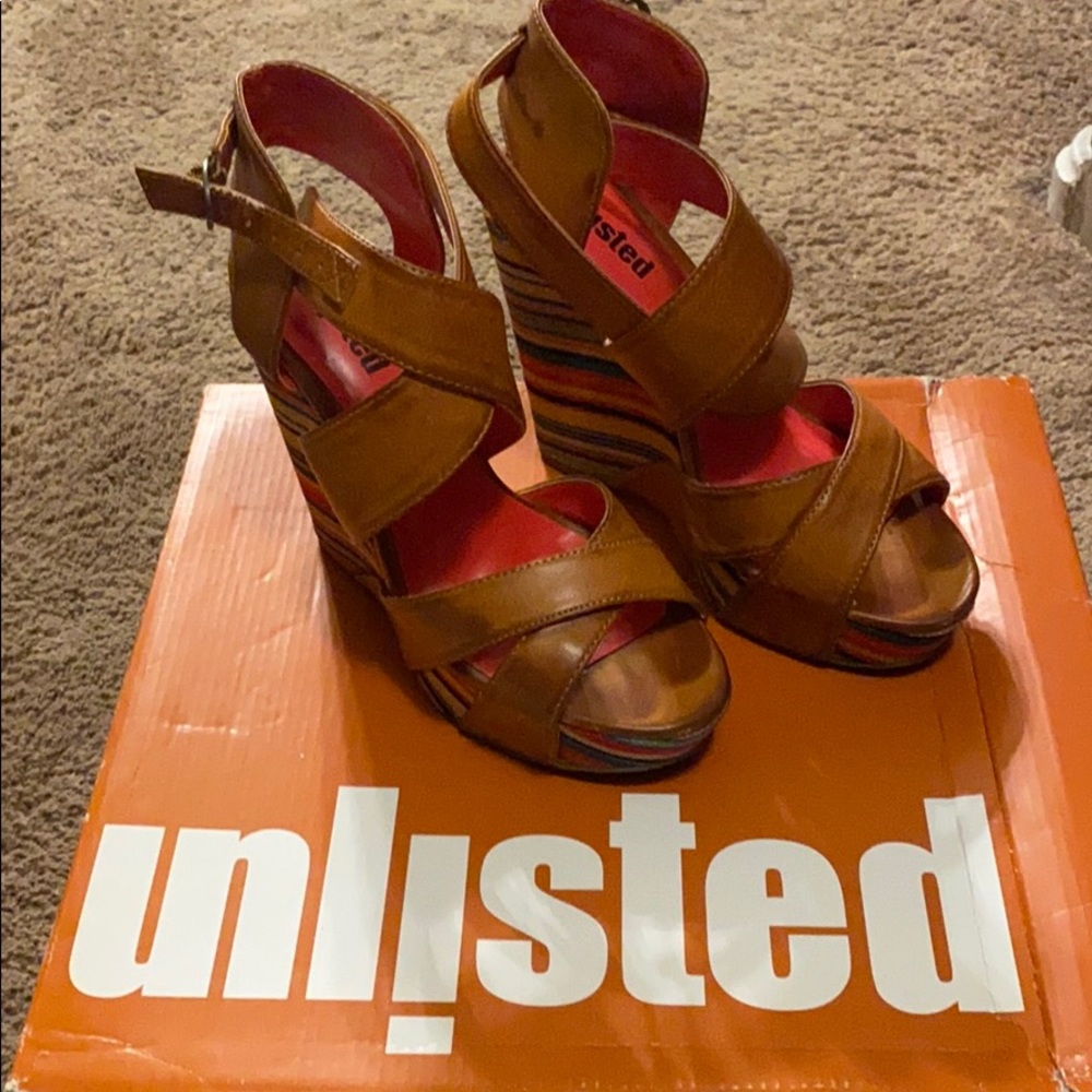 Brown/multi color wedges